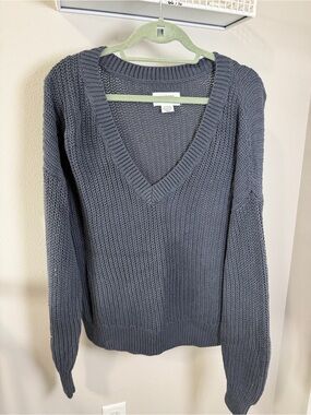 PINK Victoria's Secret Charcoal Gray V-Neck Chunky Knit Sweater